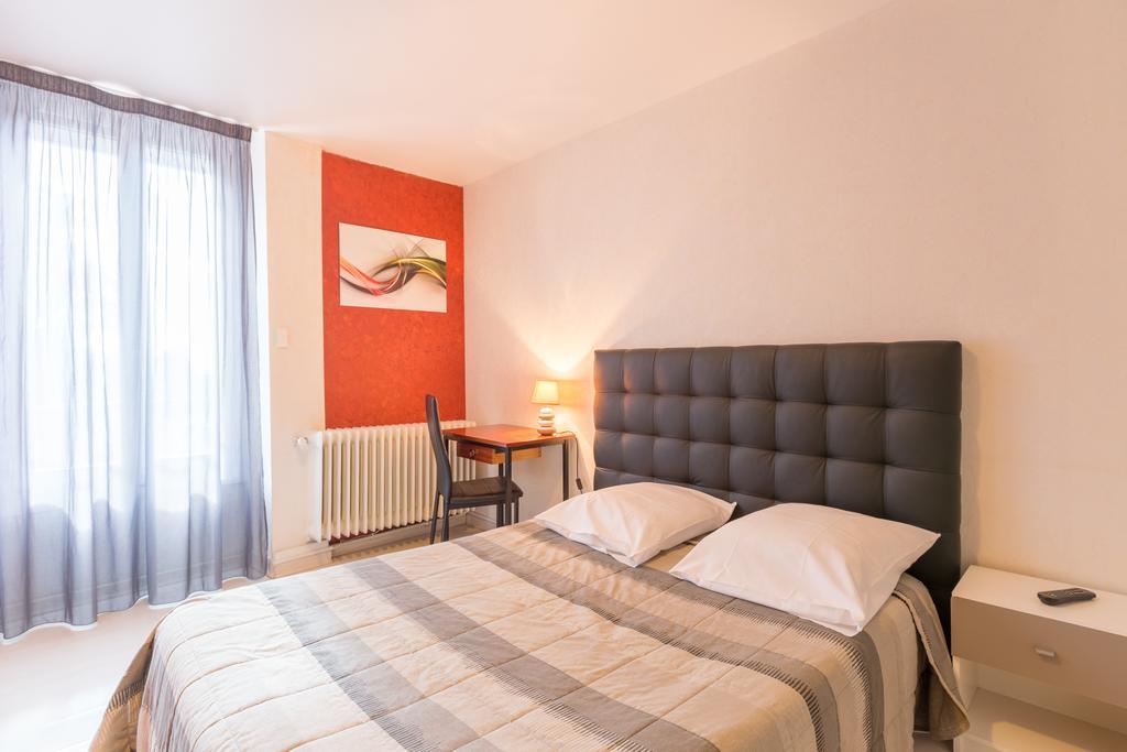 Alp'Hotel Voreppe Zimmer foto