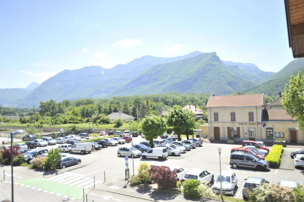 Alp'Hotel Voreppe Exterior foto