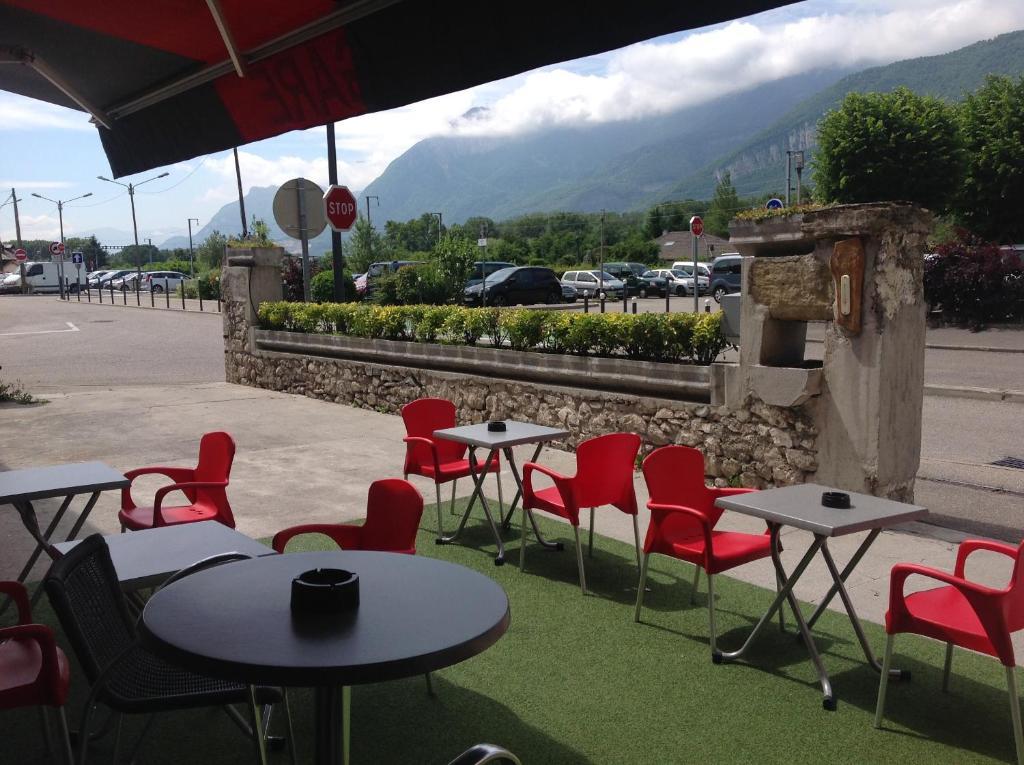 Alp'Hotel Voreppe Exterior foto